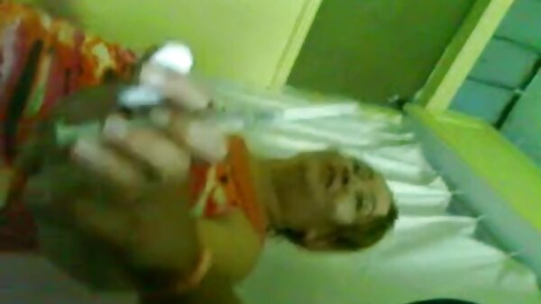 Пушењето врело полско бебе Наталија Стар добива двојна пенетрација по мине во длабоко грло